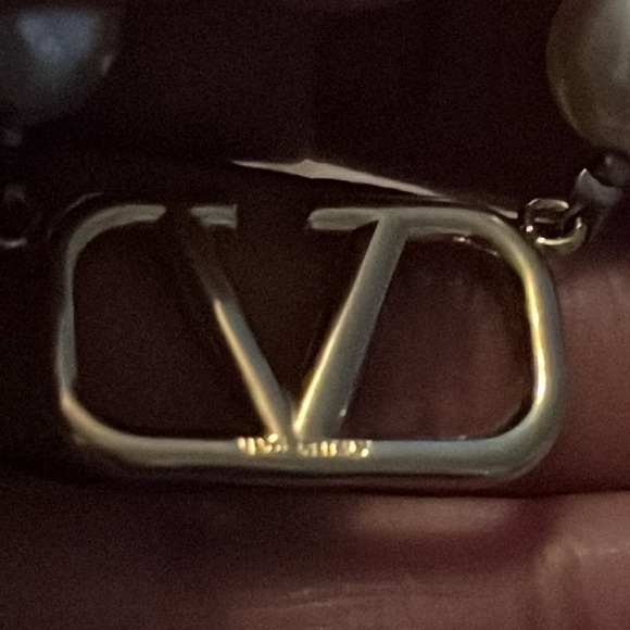 Preloved Valentino pearl necklace pristine condition comes with original box. - Picture 6 of 9